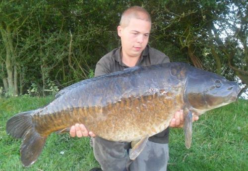 Dominic Roots - Stour Lake 32lb 7oz
