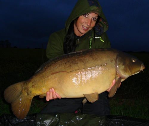 Liz Hicks - Fenland Fisheries 23lb 12oz